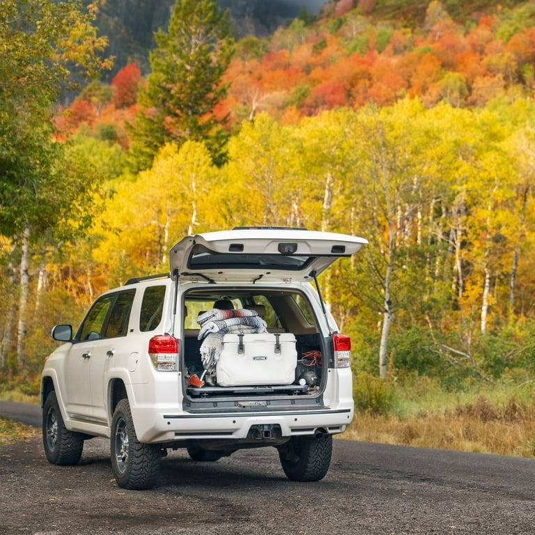7 Outdoor Essentials to Keep in Your SUV This Fall