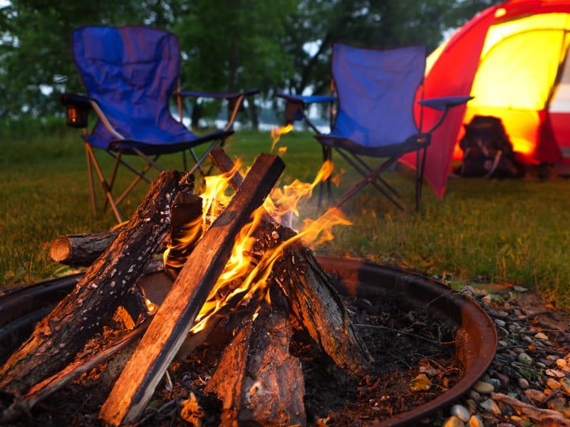 Camping vs Glamping: Which Outdoor Experience Is Right for You?