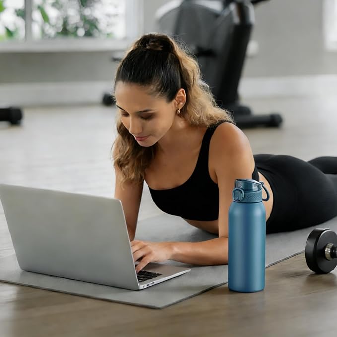 Insulated Water Bottle 24 oz with Dustproof Lid, Carry Handle & Tea Infuser, BPA-Free & Leakproof, Stainless Steel Water Bottles Ideal for Fitness, Hiking, Office & Outdoor Use （Navy Blue ）
