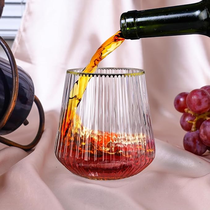 Lueumxc 40 Pack Plastic Ribbed Wine Glasses, 14Oz Origami Disposable Wine Glasses Unbreakable Clear Plastic Cocktail Glasses Recyclable Shatterproof Reusable Wine Cups (14oz-Gold Rim 40pack)
