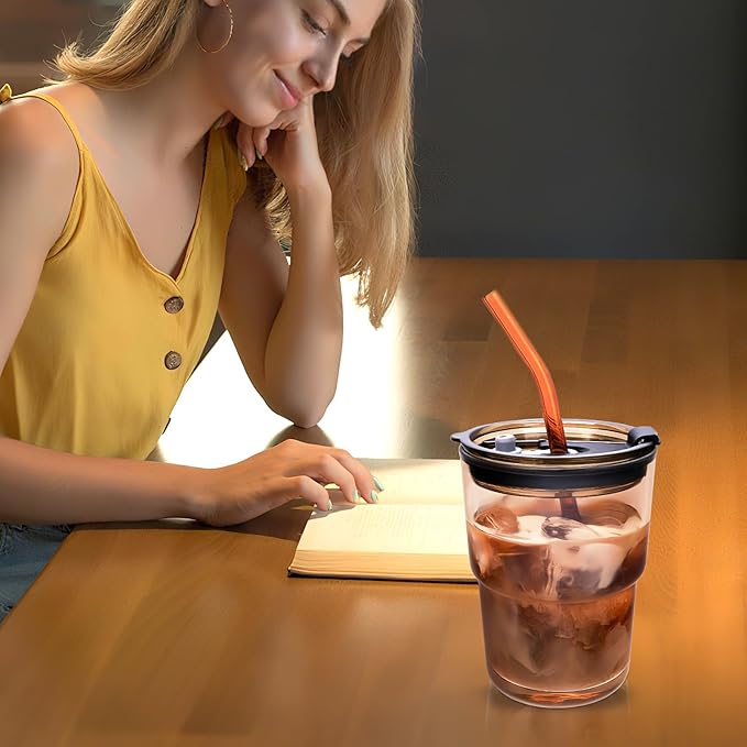 2 PCS Iced Coffee Cups with Lids, 15Oz/450ml Glass Cups With Lids and Straws, Iced Coffee Glasses Tumbler, Thick Wall Glass Mug For Tea Water With 2 Straw And Leather Sleeve, Xmas Gifts (Amber)