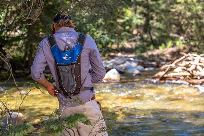 Teton Oasis/Trailrunner Hydration Backpack – Lightweight Water Pack with 2L/3L Bladder for Hiking, Running, Cycling, Biking 18L/22L Sizes – Sewn-in Rain Cover – Fits Men and Women